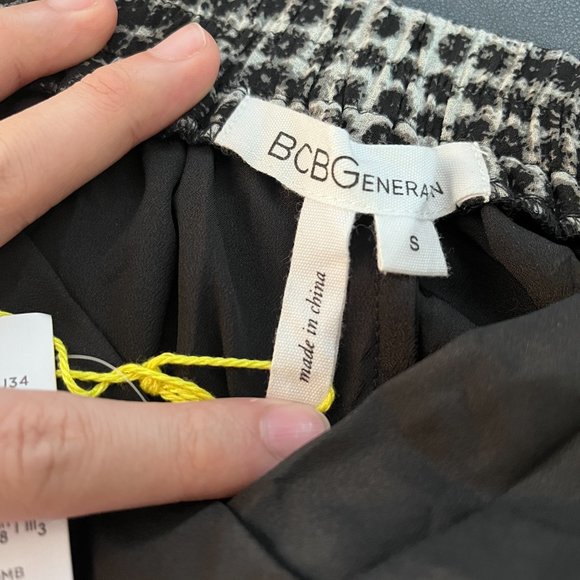 NWT BCBGeneration Black Pattern Polyester Light Skirt Size S - Picture 9 of 11